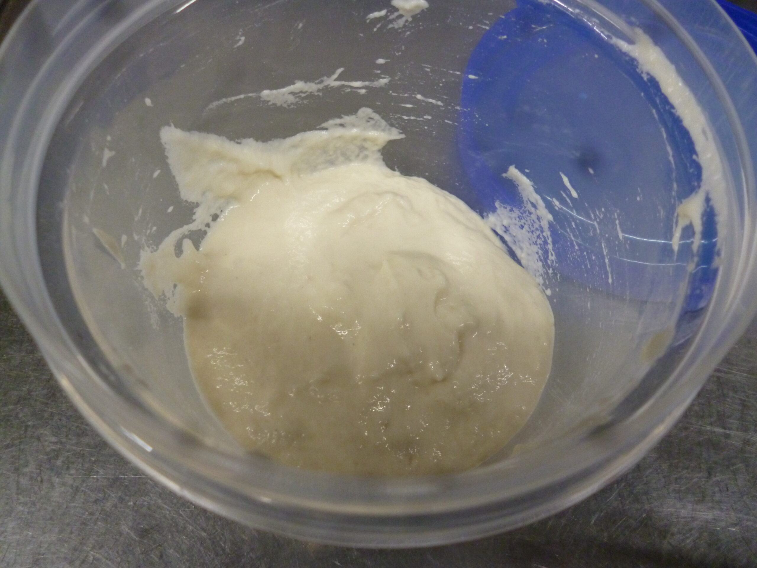 そばのバゲット仕込み中